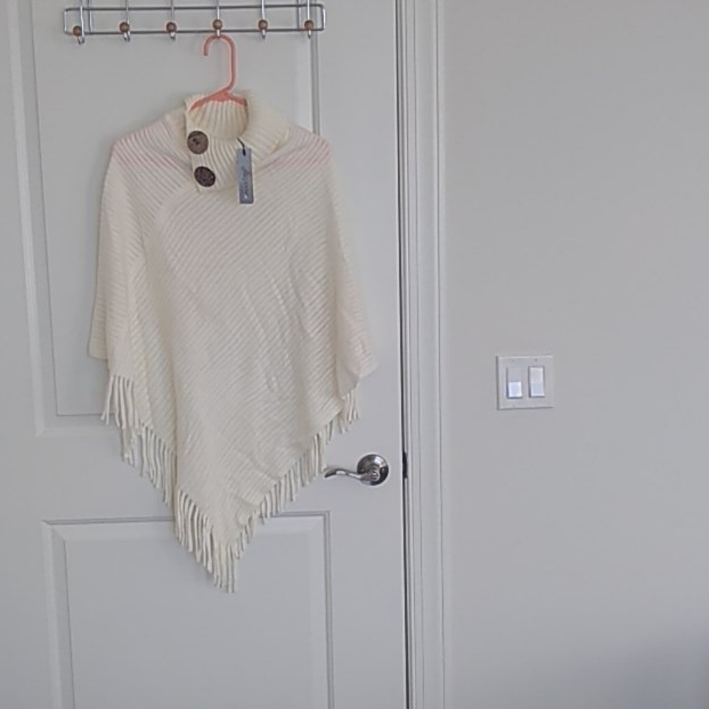 NWT Arianna cream asymmetrical knit poncho